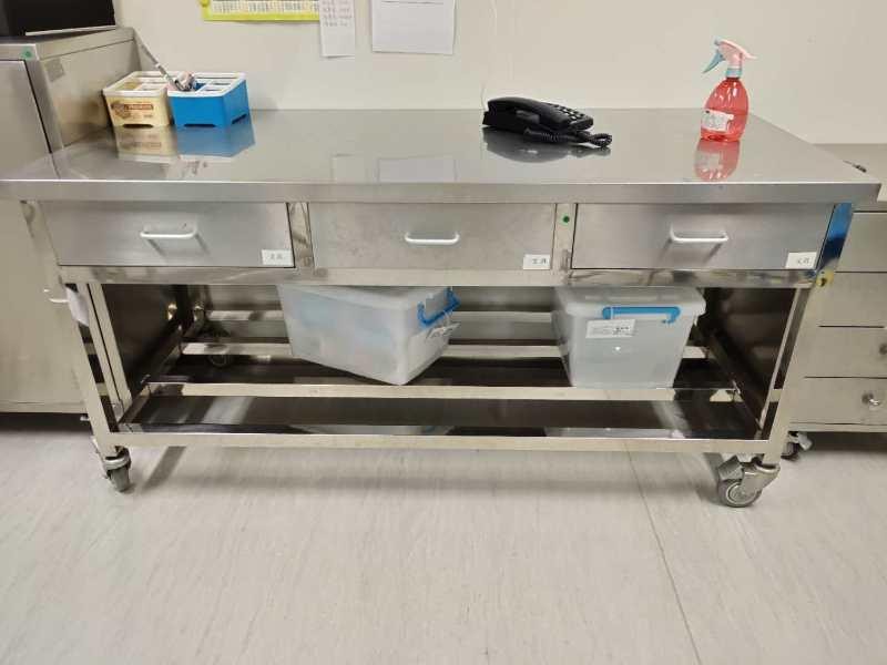 上海某外资生物制药厂SUS304不锈钢办公桌